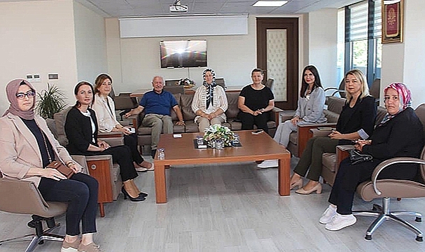 AK PARTİ İL KADIN KOLLARI VE AK PARTİ İLÇE KADIN KOLLARINDAN ZİYARET