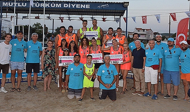 LAPSEKİ BELEDİYESİ 22. PLAJ VOLEYBOLU TURNUVASI SONA ERDİ