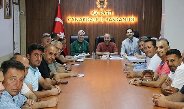 AK Parti Grup Başkanvekili ve Çanakkale Milletvekili Bülent Turan, AK Parti Merkez İlçe Başkanlığını ziyaret etti.