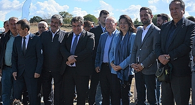 AYÇİÇEĞİ YETİŞTİRİCİLİĞİ TARLA GÜNÜ HASAT PROGRAMI YAPILDI