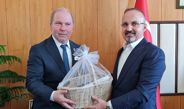 AK Parti Grup Başkanvekili ve Çanakkale Milletvekili Bülent Turan, Biga Ticaret Borsası Başkanı ve Yönetimini Gazi Meclis’te misafir etti.