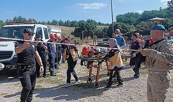 SENARYO GEREĞİ GÖÇÜK ALTINDAN YARALILAR ÇIKARILDI