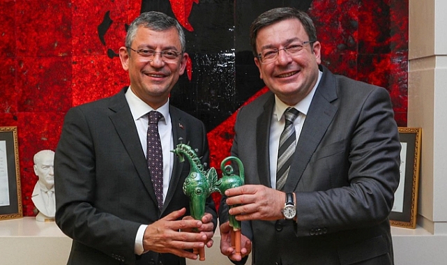 CHP'li Erkek'ten Özgür Özel'e ziyaret