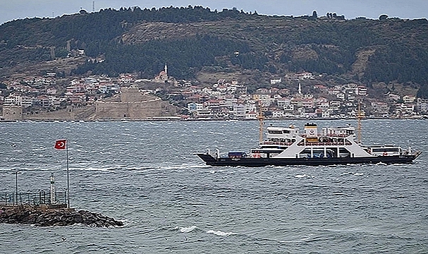 FERİBOT SEFERLERİNE HAVA MUHALEFETİ