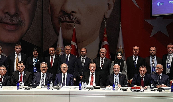 AK PARTİ'DE ÖNEMLİ VİRAJ