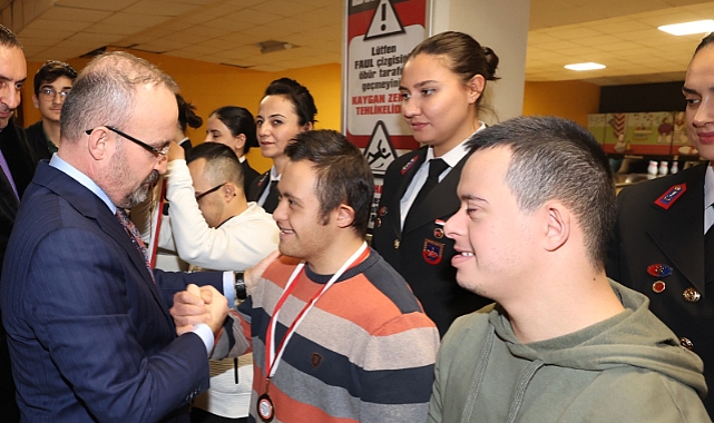 Turan, Jandarmanın Melek Yüzleri Bowling şenliğine katıldı