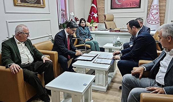 ÜÇÜNCÜ LİSANSÜSTÜ ÖĞRETMEN ÇALIŞMALARI İŞ BİRLİĞİ PROTOKOLÜ İMZALANDI