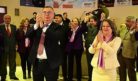 Başkan Birol Arslan, 8 Mart'ta kadınları onurlandırdı