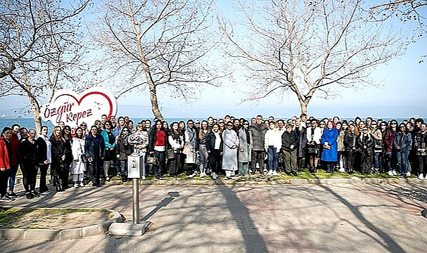 "HAYATIMIZA ÇİÇEK AÇTIRAN TÜM KADINLARIMIZIN, DÜNYA KADINLAR GÜNÜ KUTLU OLSUN"