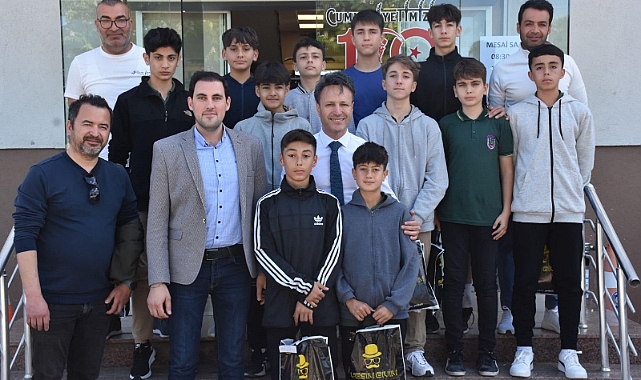 Başarılı sporcular Başkanı ziyaret etti