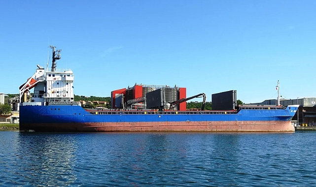 Çanakkale Boğazında gemi yangını
