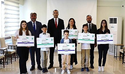 Öğrenciler ödüllerini aldı