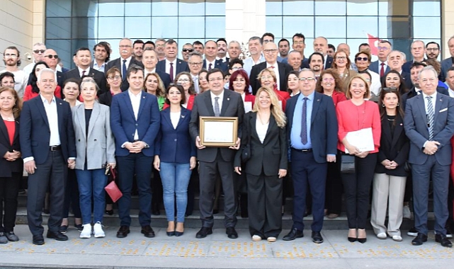 Yeni Başkan Muharrem Erkek Mazbatasını Alarak Görevine Başladı