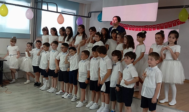 18 Mart İlkokulu 1-D Sınıfı Öğrencilerinden Muhteşem Yıl Sonu Gösterisi