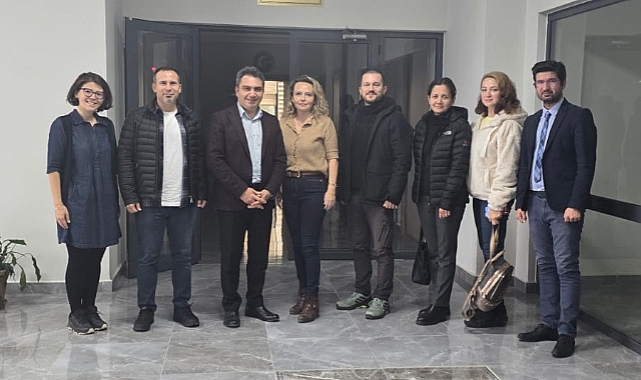 Onsekiz Mart İlkokulu Okul Aile Birliği üyeleri Eğitim Fakültesi Dekanına Ziyaret