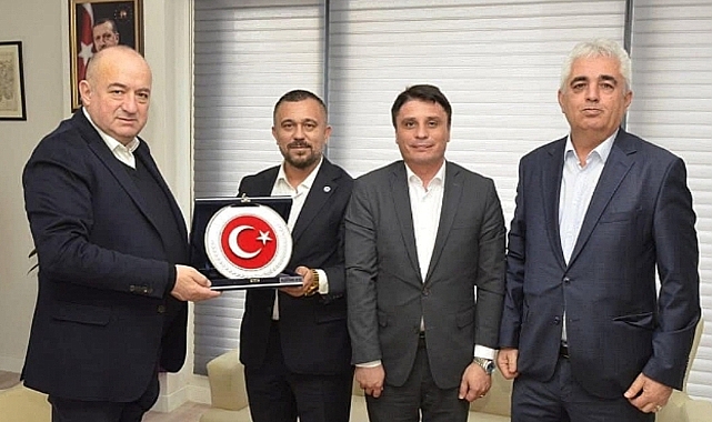 Ayhan Gider ziyaretçilerini ağırlıyor