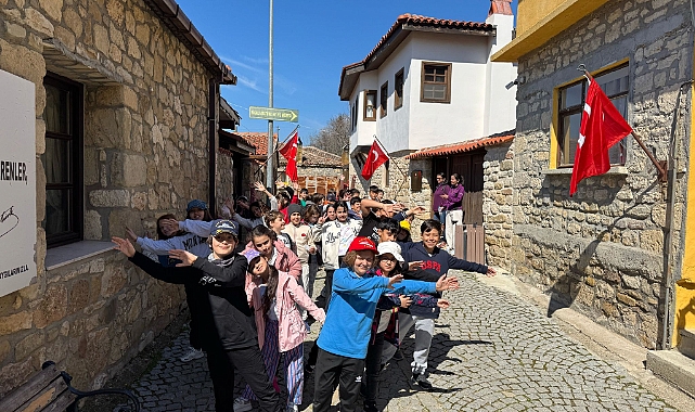 Anlatmak yetmez yaşamak lazım!