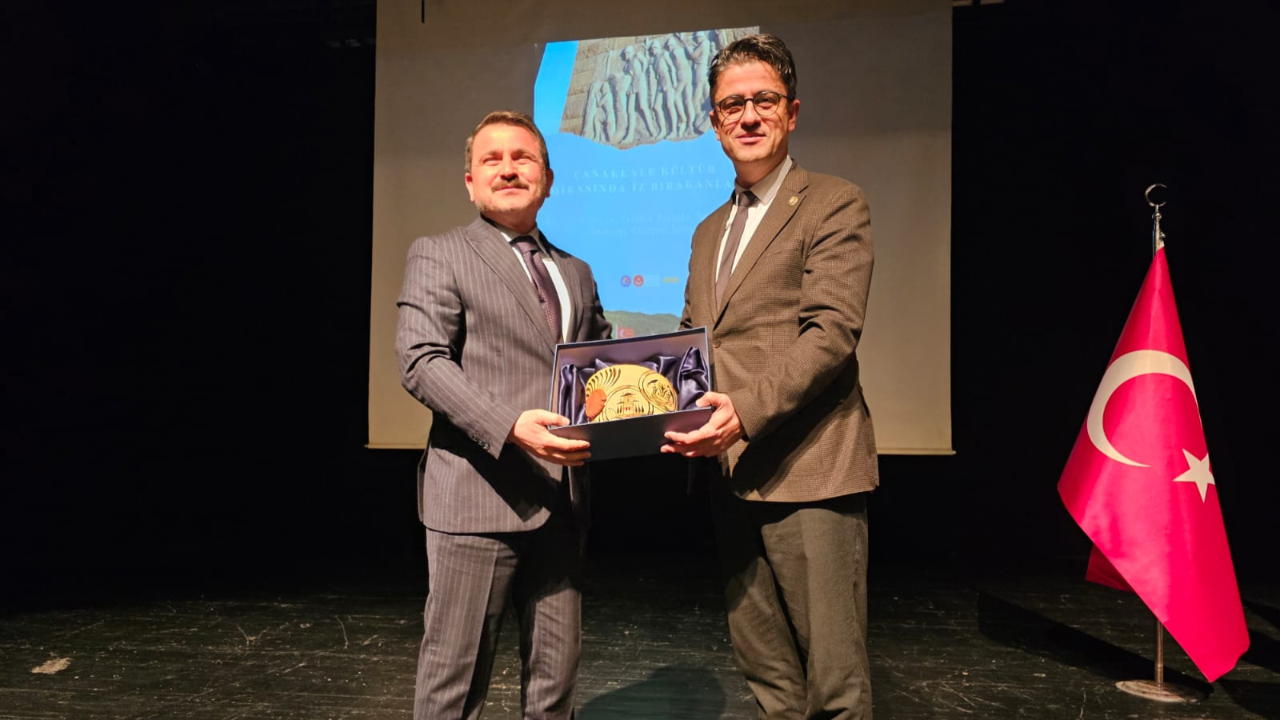 Çanakkale Savaşları Gelibolu Tarihi Alan Başkanı İsmail Kaşdemir'e ÇOMÜ'den önemli ödül.