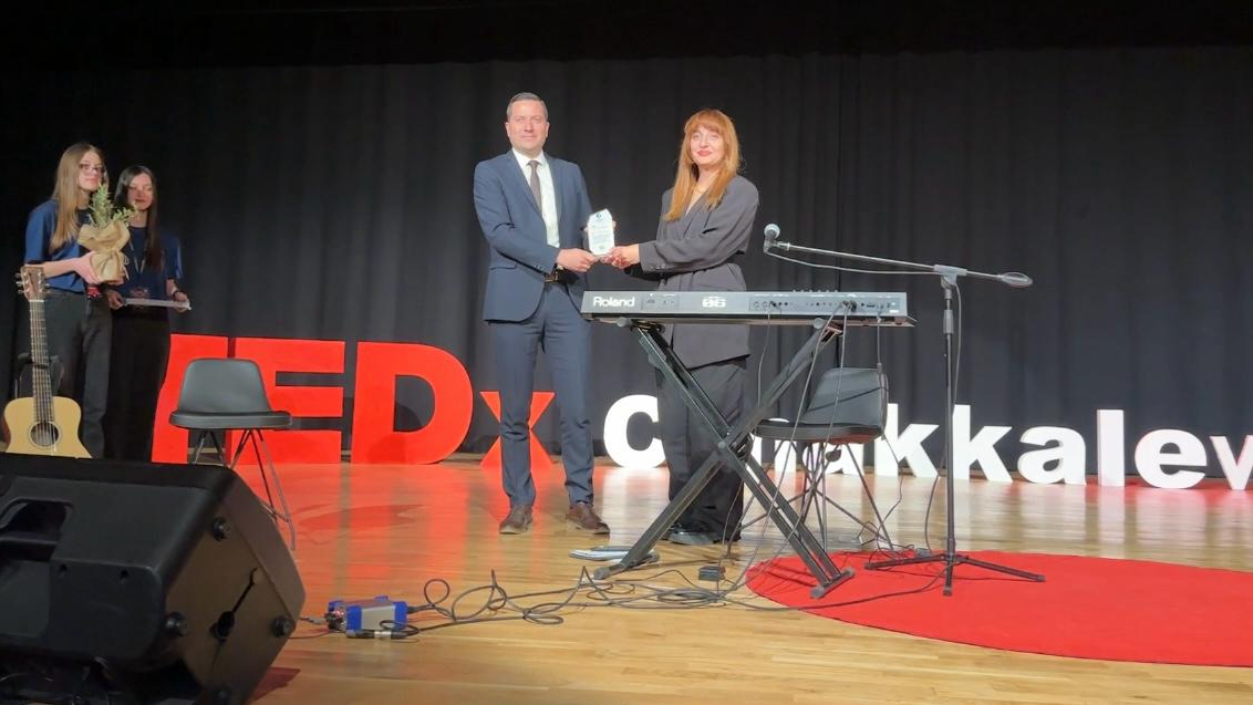 ÇANAKKALE KOLEJİNİN ALTINCI TEDX KONFERANSI TEDXCANAKKALEWOMEN İZLEYİCİSİYLE BULUŞTU