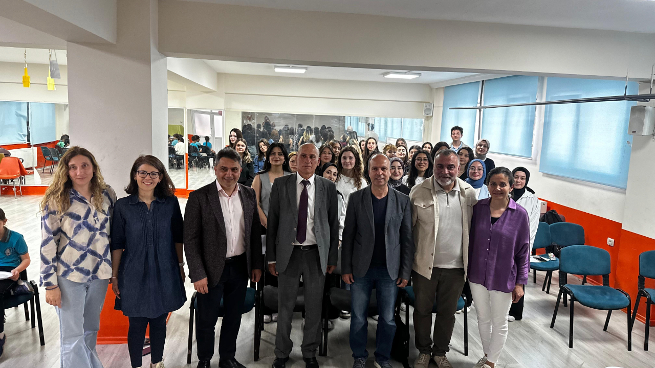 18 Mart İlkokulu ve Çanakkale 18 Mart Üniversitesinden Ortak Kutlama