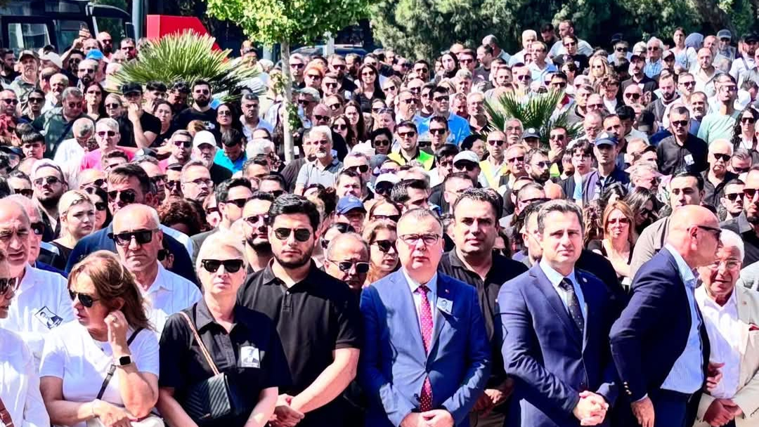 Başımız Sağ Olsun: Ferdi Zeyrek İçin Düzenlenen Törene Katılım