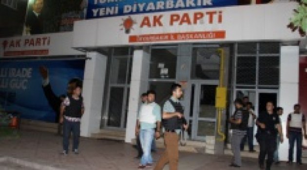 AK Parti binası önünde patlama..