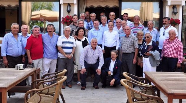 AK Parti Çanakkale Milletvekili Bülent TURAN AK Parti kurucu üyeleriyle kahvaltıda bir araya geldi.