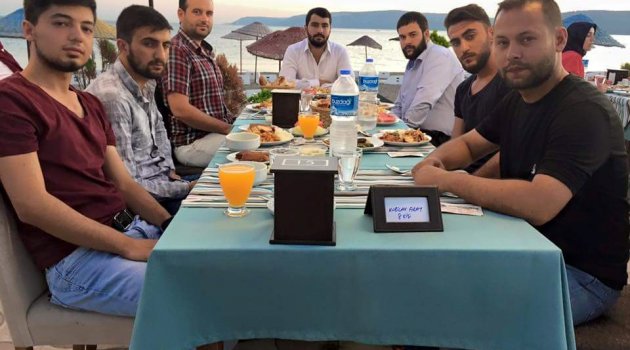 Ak Parti Gençlik Kolları Mahalle Başkanları İftar Yemeğinde Buluştu