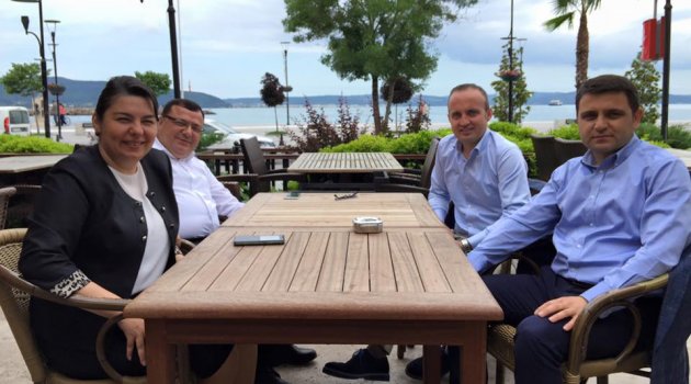 AKP durum değerlendirmesine çarpıcı  yorum… ‘ SALONA DEĞİL, 2 SİMİT ALIP KAHVEYE GİTMELİYİZ’