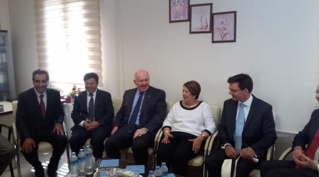 Avusturalya Genel Valisi Eceabat Devlet Hastanesini Ziyaret Etti