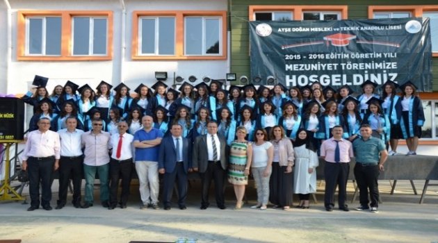 Ayşe Doğan Mesleki Ve Teknik Anadolu Lisesinde Mezuniyet Töreni