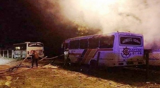 Bayramiç'te 2 Midibüs Küle Döndü