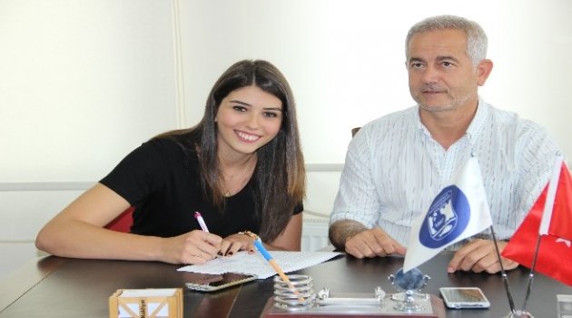 Belediyespor Ceren'le Sözleşme Yeniledi