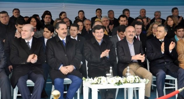 - Başbakan Ahmet Davutoğlu Düğmeye Bastı, 798 Ambulans Hizmete Başladı