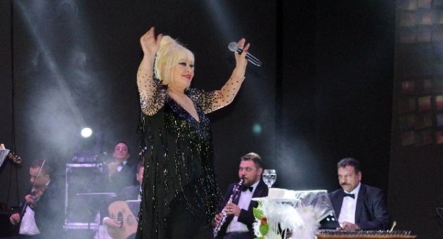 - Muazzez Abacı’yı Duygulandıran Şarkı