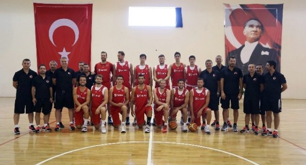 12 Dev Adam Avrupa Mesaisine Başladı