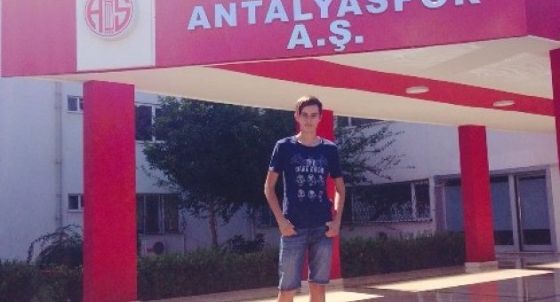 15 Yaşındaki Genç Futbolcu Ayvalık’ın Gururu Oldu