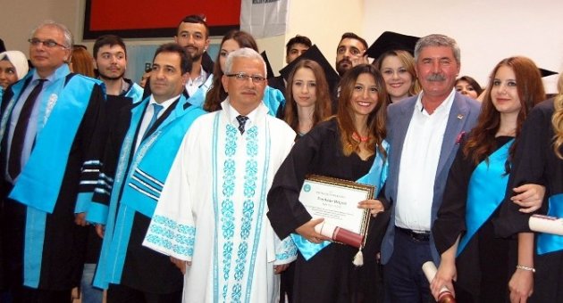 17 Eylül Üniversitesi İibf’de Mezuniyet Coşkusu