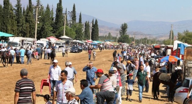 197 At İzmir’de Tozu Dumana Kattı