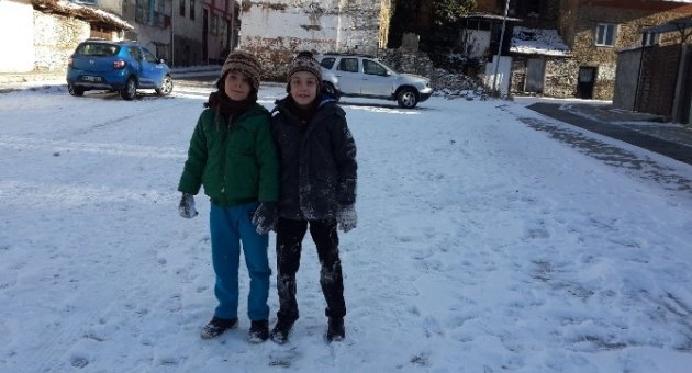 2 Bin 157 Rakımlı Bozdağ Karla Kaplandı