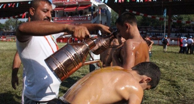 2015 Kırkpınar Yağlı Güreşleri Final Günü Güreşleri Başladı