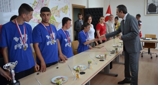 3. Balkan Özel Gereksinimli Çocuklar Spor Oyunları’nda Dereceye Giren Öğrenciler Ödüllendirildi