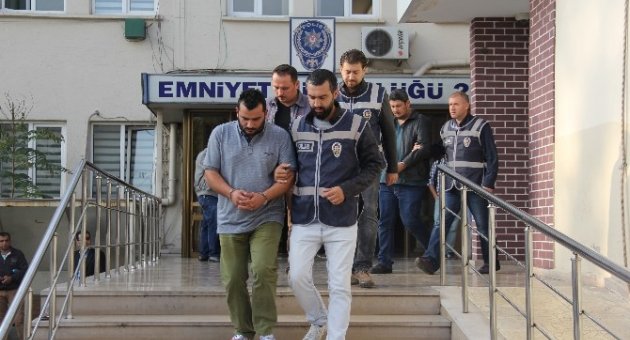 3 İlde Silah Tacirlerine Polis Baskını