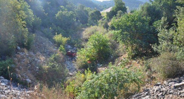 35 Metreden Şarampole Yuvarlanan Otomobilden Sağ Çıktı