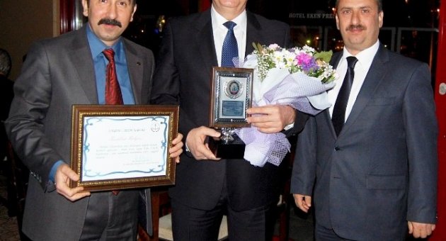 36 Yıllık Öğretmene Plaketli Uğurlama
