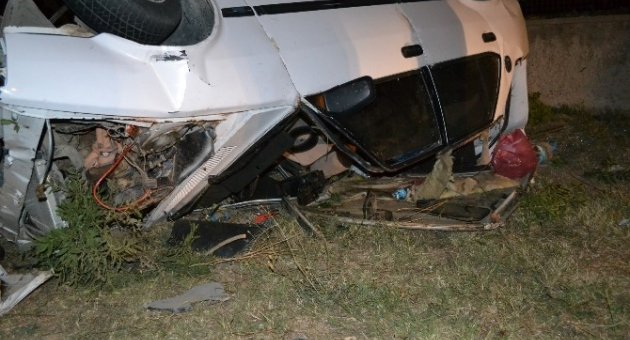6 Genç, Hurdaya Dönen Araçtan Hafif Sıyrıkla Kurtuldu