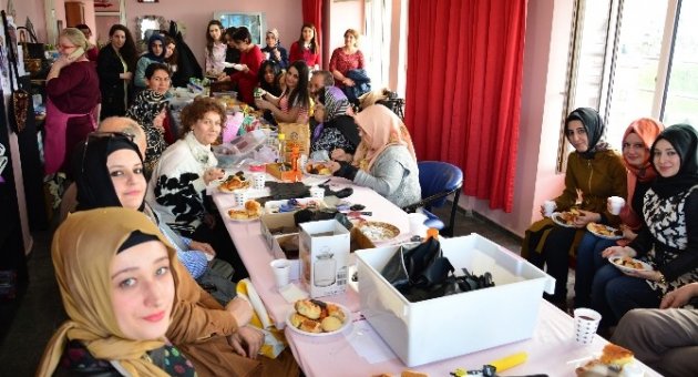 90 Yaşındaki Huzurevi Sakini Kadın Kendi Yalısının Maketini Yaptı