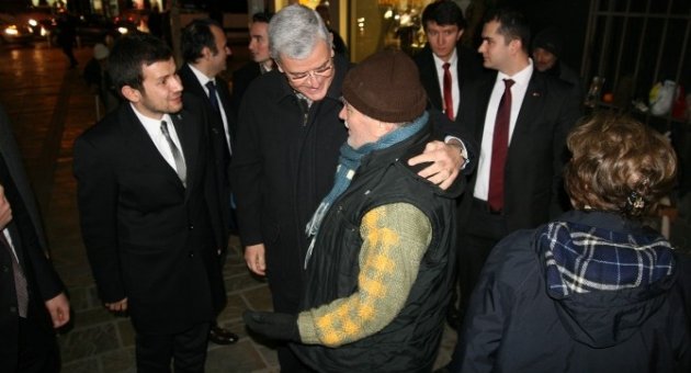 Ab Bakanı Bozkır, Kemeraltı’da Türk Kahvesi İçti