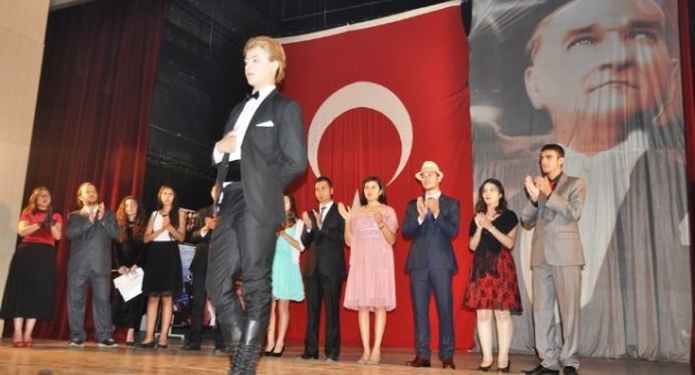 Add Gençliği, Atasını Sahnede Yaşattı