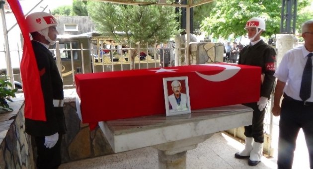 Adile Naşit’in Eşi Cemal İnce Askeri Törenle Toprağa Verildi